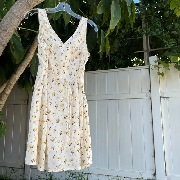 🌼 Princess Polly Nellie Floral Mini Dress. - Picture 11 of 12